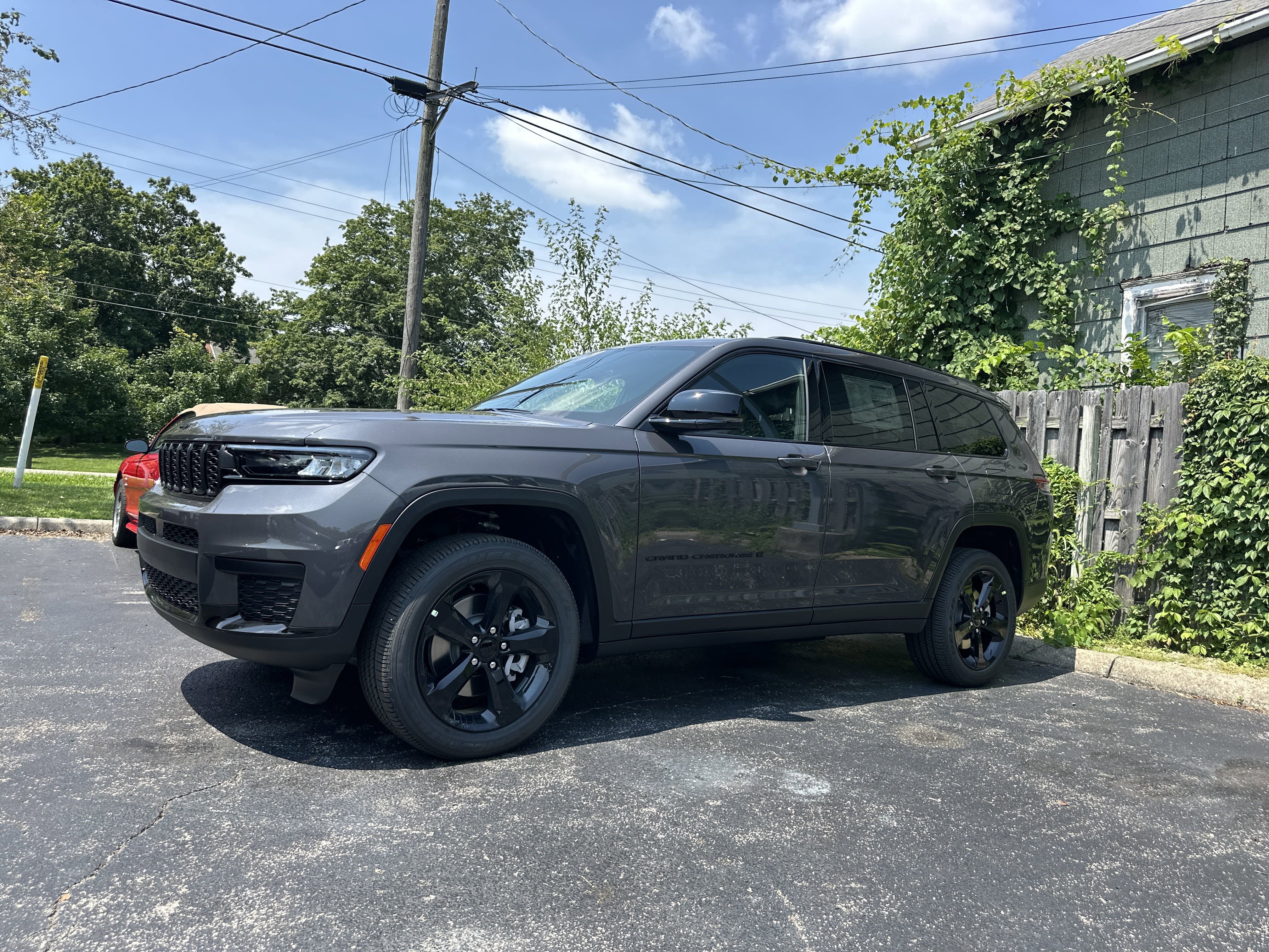 New 2025 Jeep Grand Cherokee L Altitude image 14
