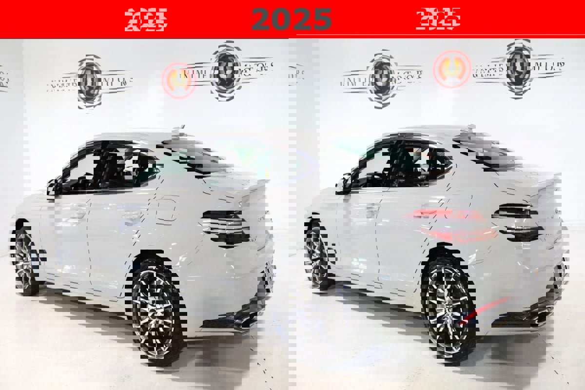 Used 2025 Genesis G70 2.5T image 3