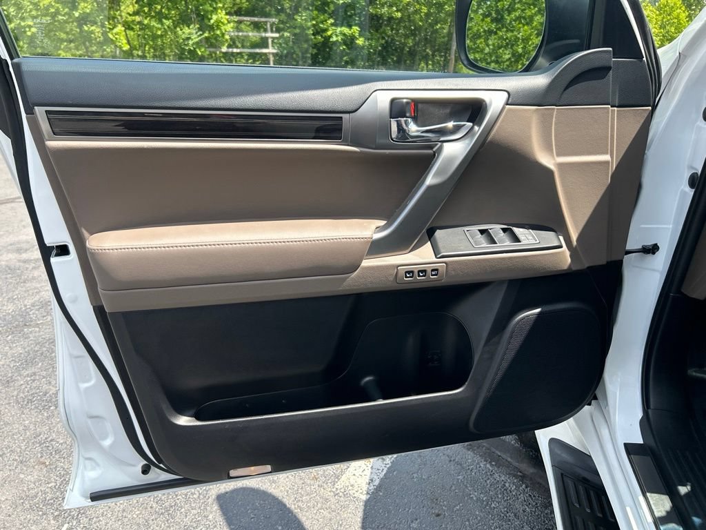 Used 2022 Lexus GX 460 Luxury w/ Sport Design Package AWD/4WD image 11
