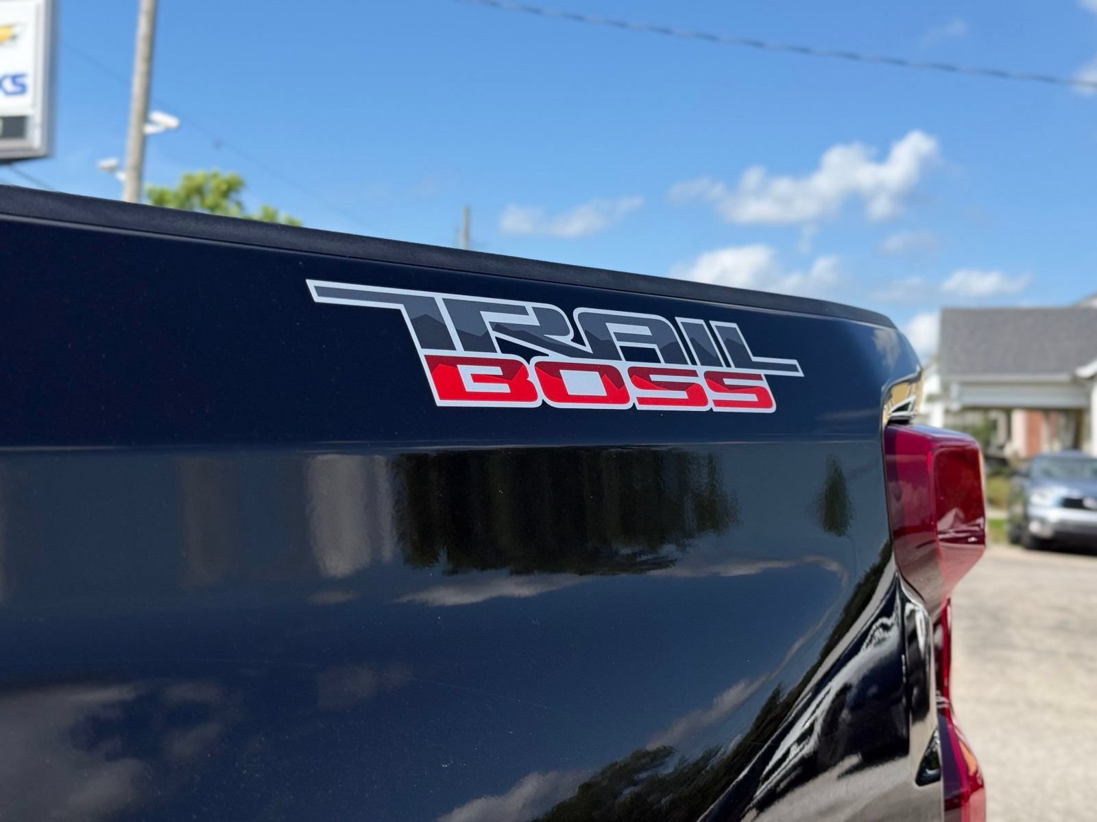 Used 2022 Chevrolet Silverado 1500 LT Trail Boss w/ Convenience Package II AWD/4WD image 11