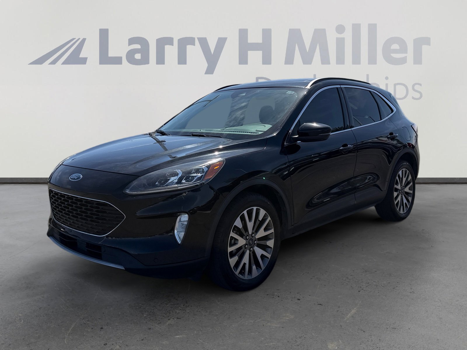 Used 2020 Ford Escape Titanium AWD/4WD image 1