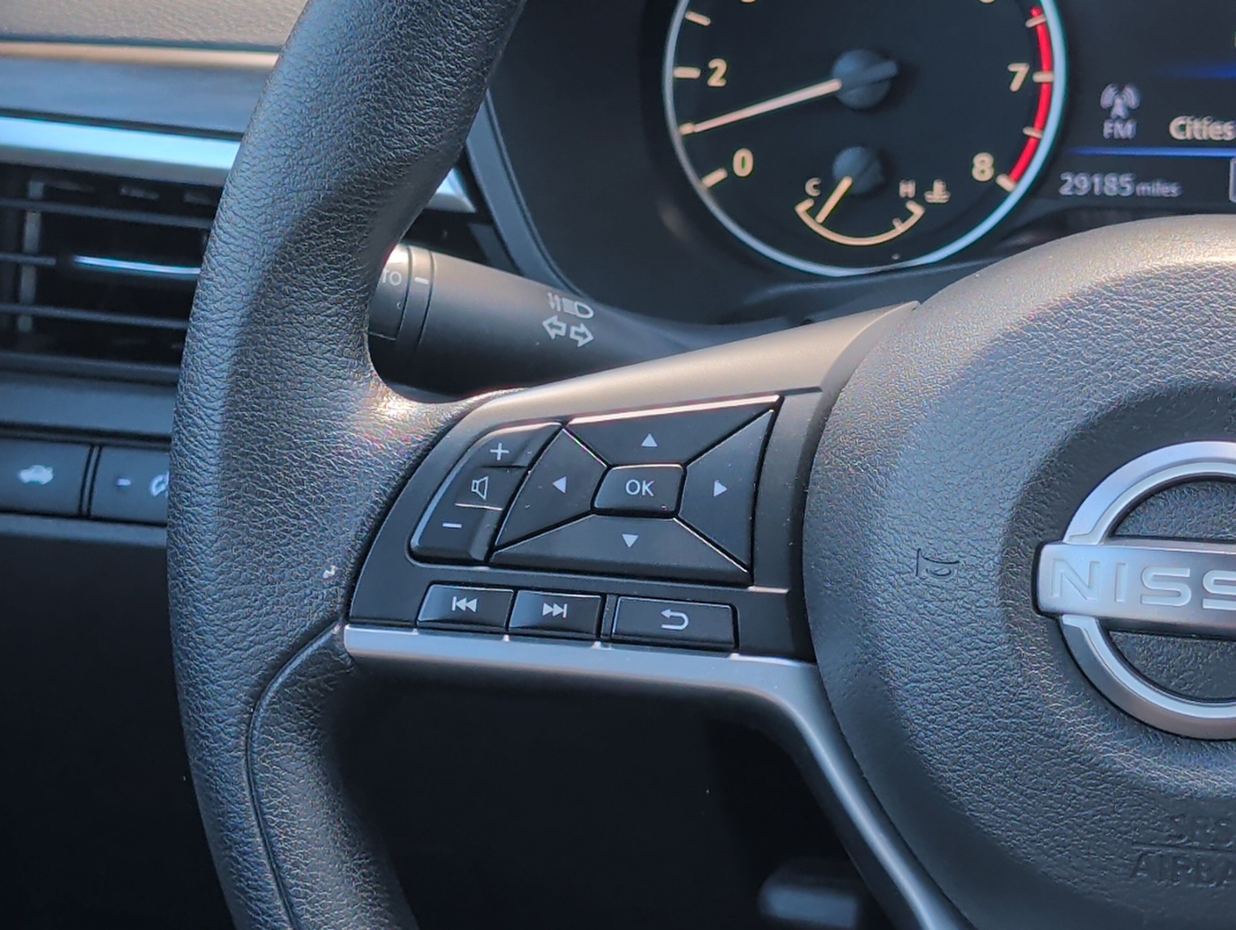 Used 2025 Nissan Altima 2.5 SV FWD image 26