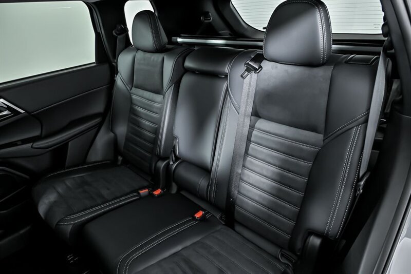 New 2025 Mitsubishi Outlander AWD image 16