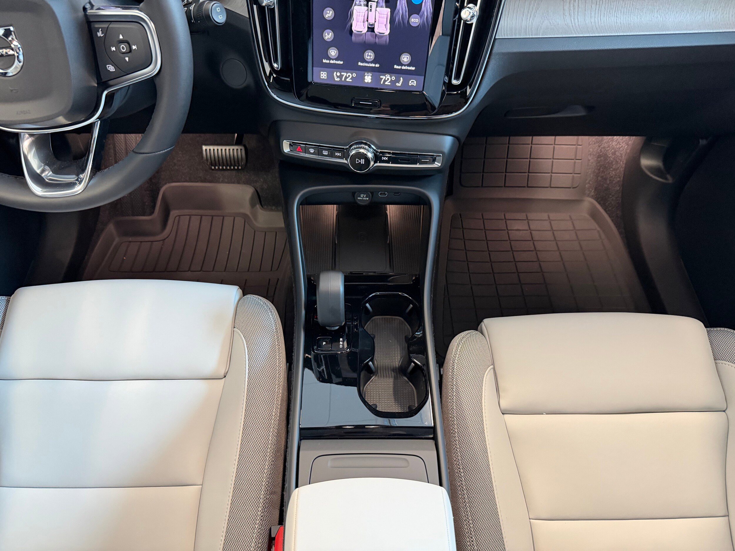 New 2026 Volvo EX40 Plus w/ Climate Package RWD image 21