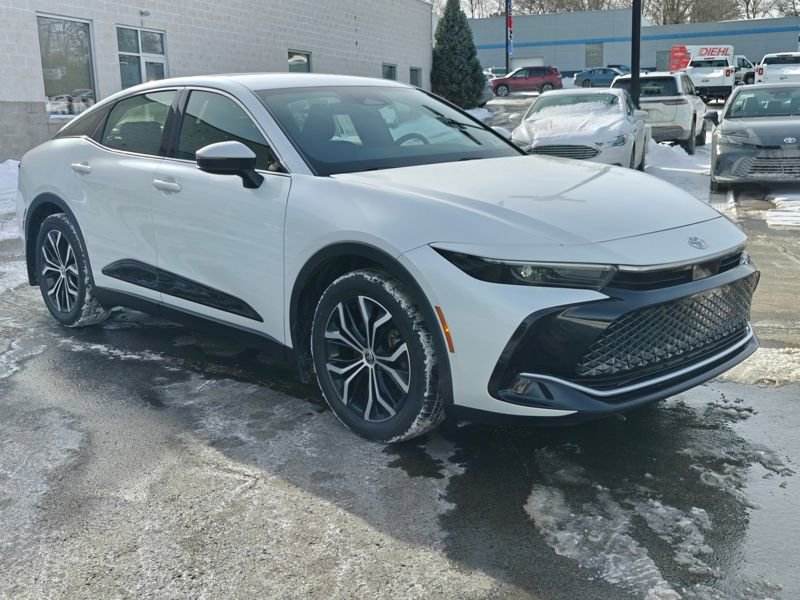 Used 2023 Toyota Crown XLE image 3