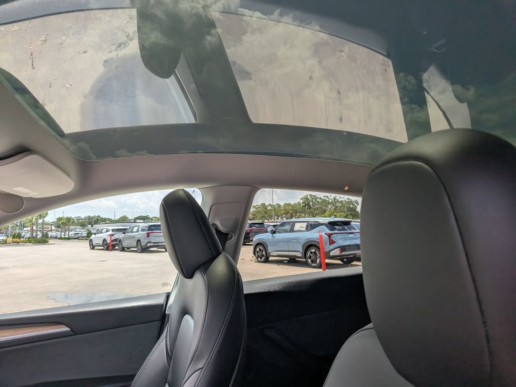 Used 2024 Tesla Model Y Long Range AWD/4WD image 22