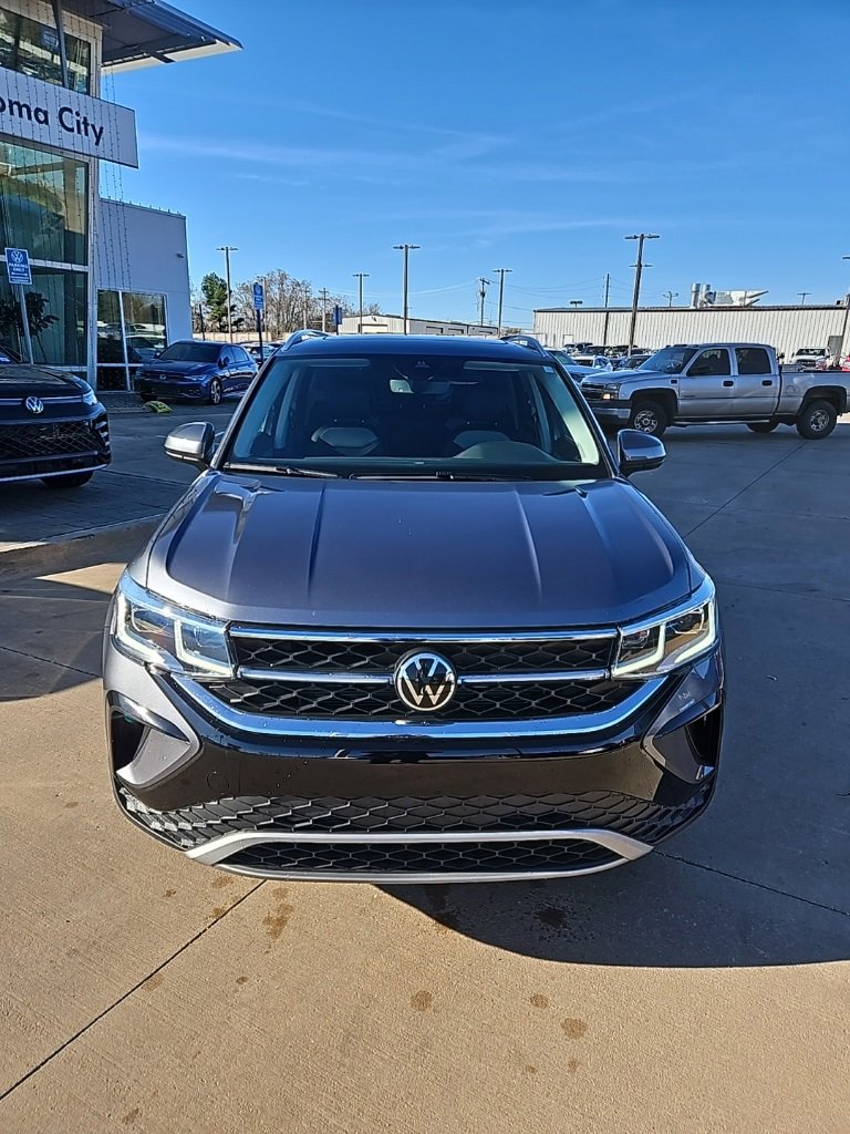 Used 2022 Volkswagen Taos SEL image 2