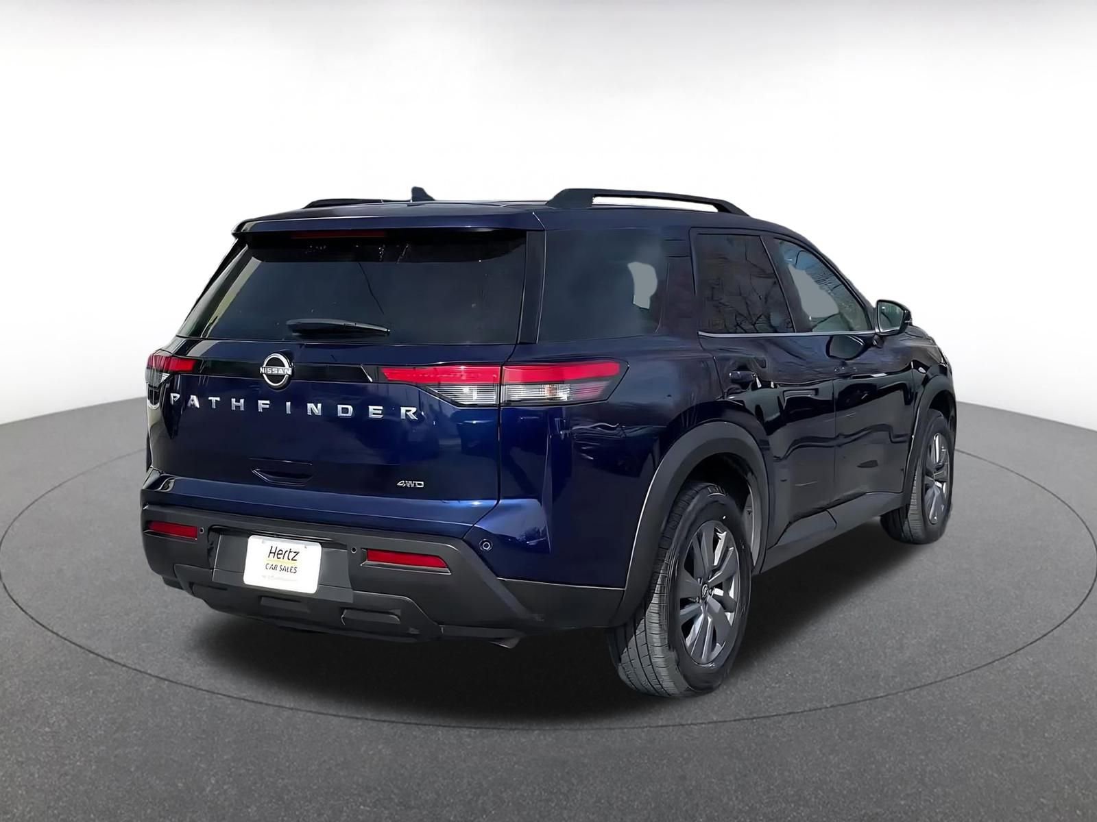 Used 2025 Nissan Pathfinder SV image 14