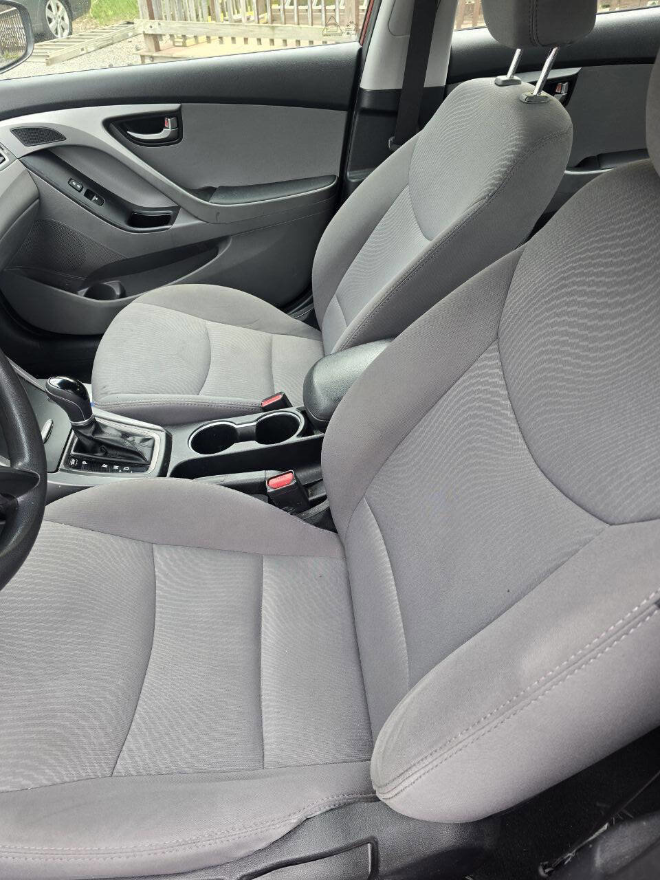 Used 2015 Hyundai Elantra SE FWD image 16