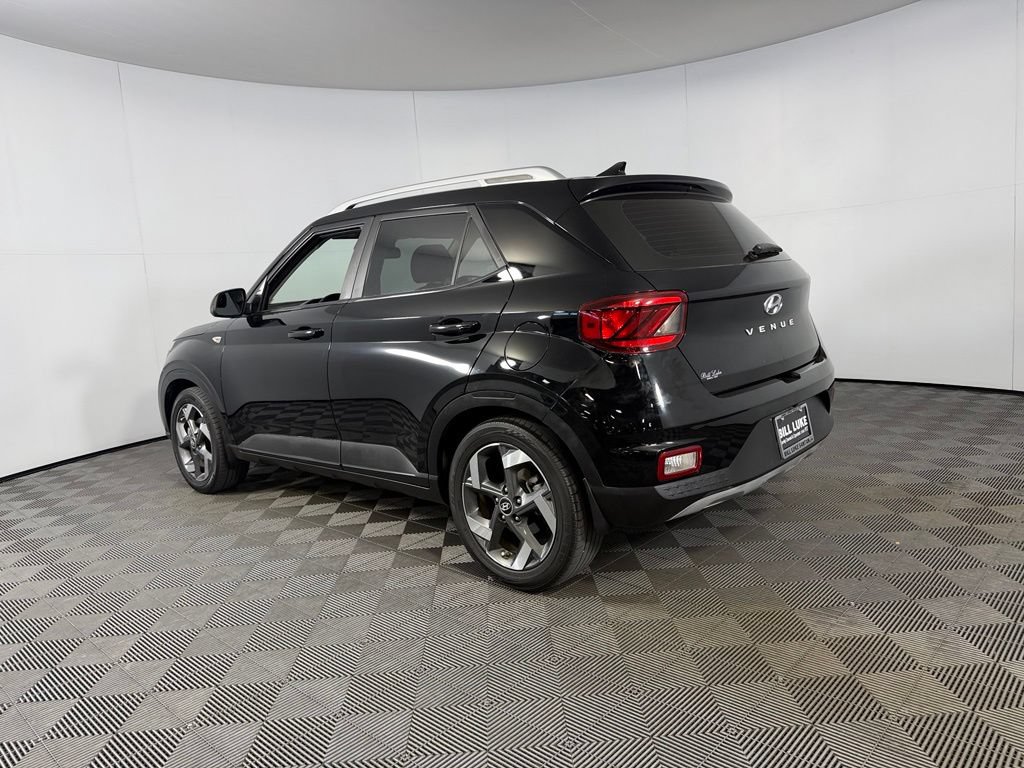 Used 2022 Hyundai Venue SEL FWD image 10
