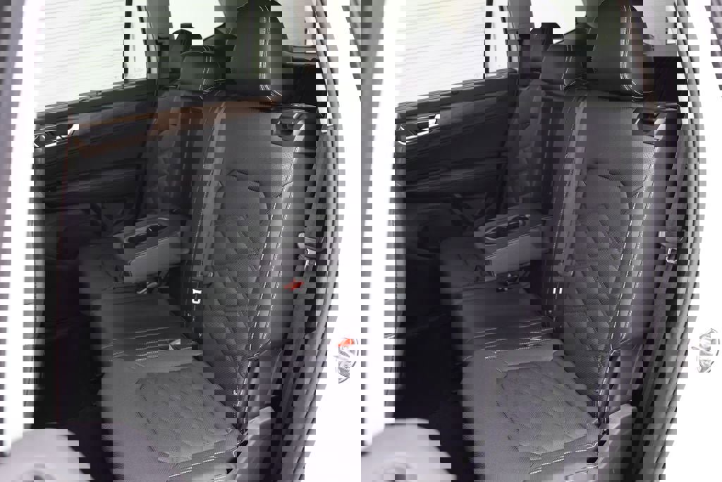 Used 2025 Volkswagen Atlas SE image 14