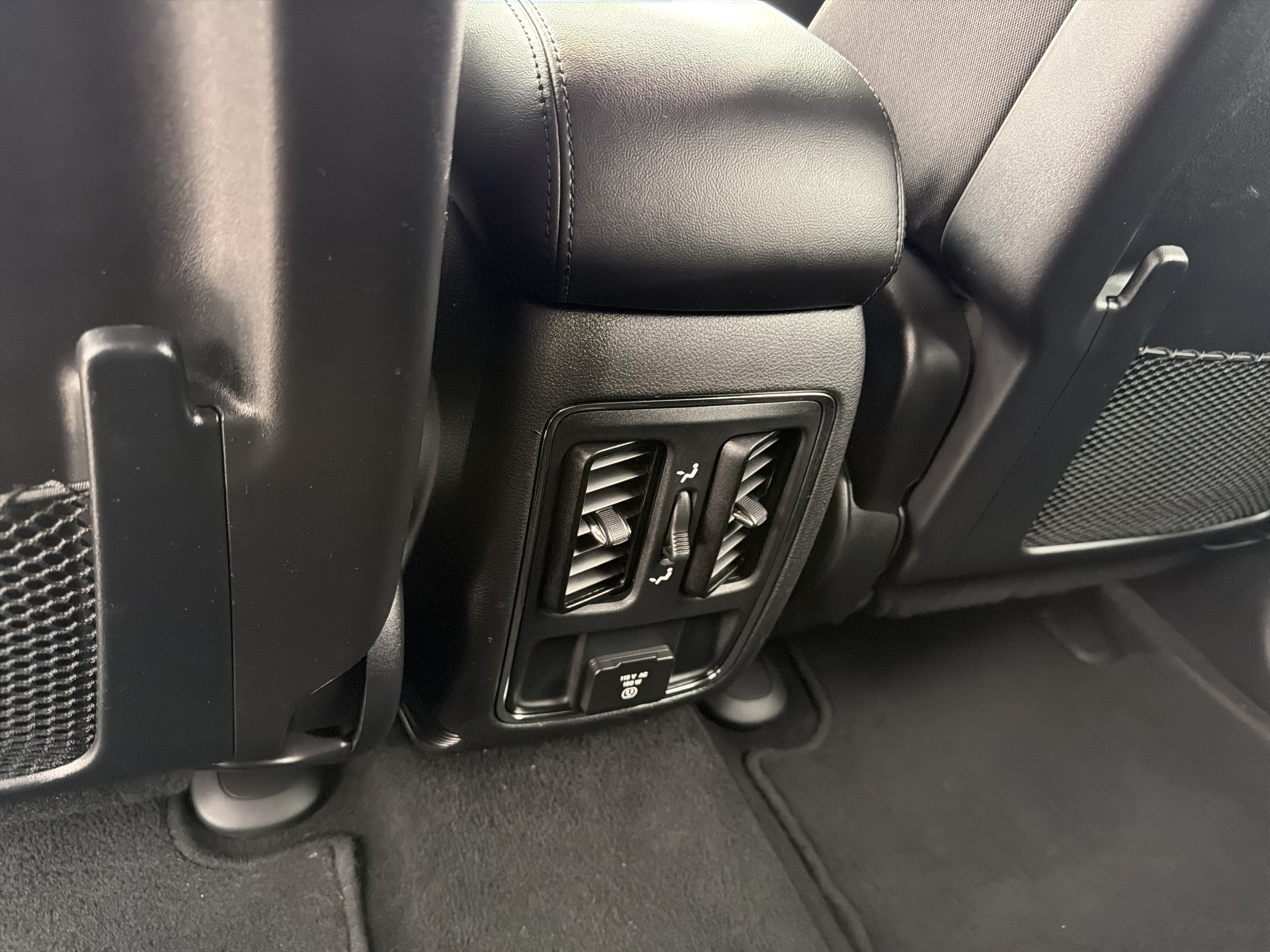 Used 2021 Jeep Grand Cherokee Laredo w/ Security & Convenience Group AWD/4WD image 13