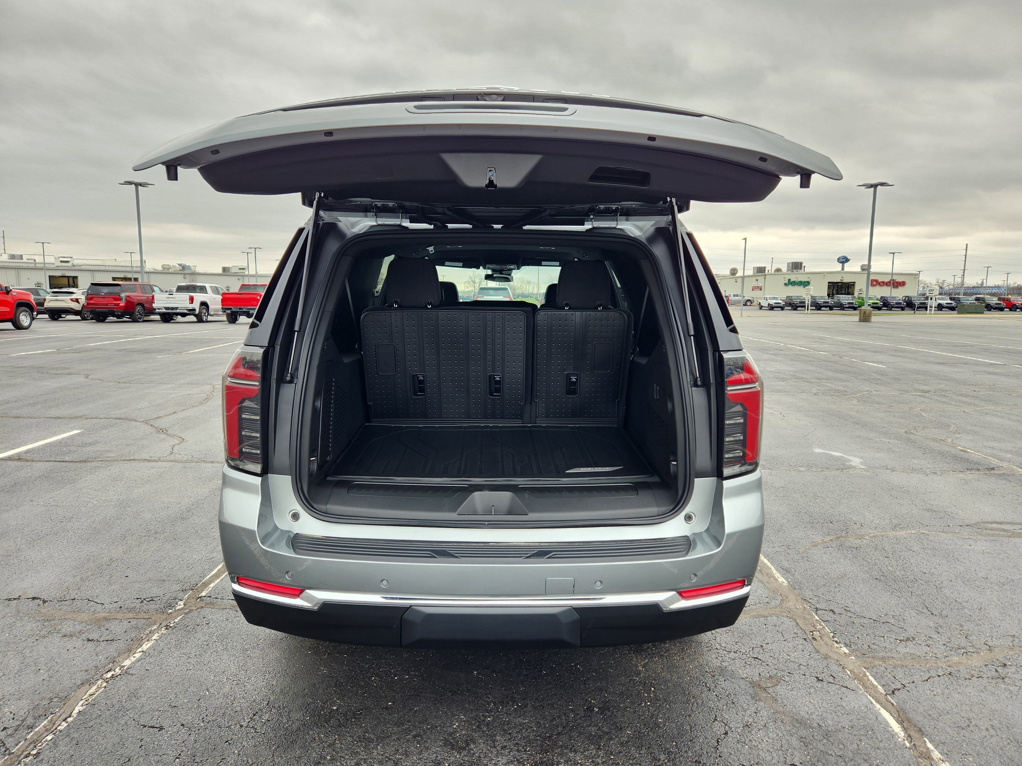 New 2026 Chevrolet Suburban LS image 7