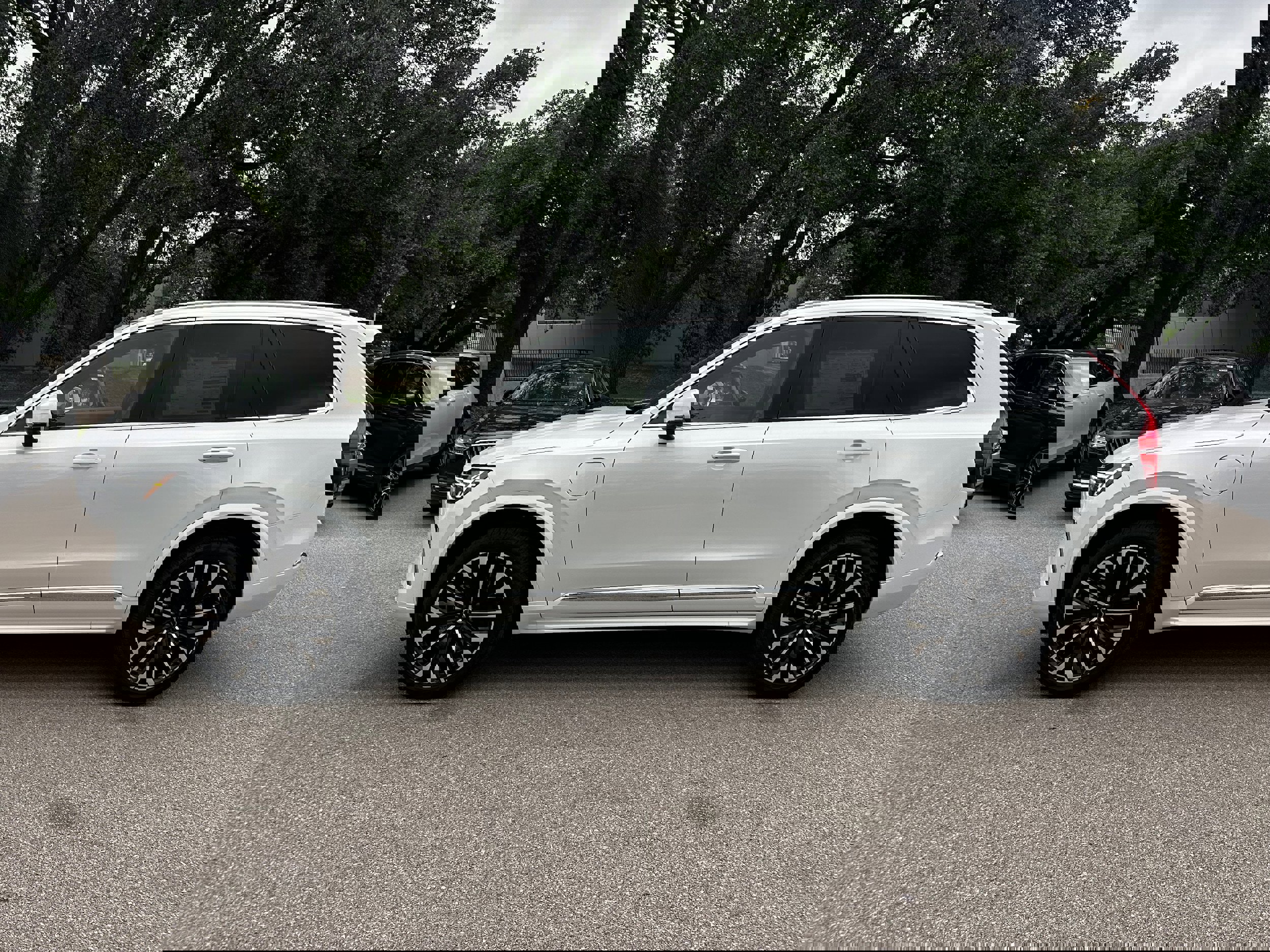 New 2025 Volvo XC90 T8 Plus w/ Protection Package Premier image 3