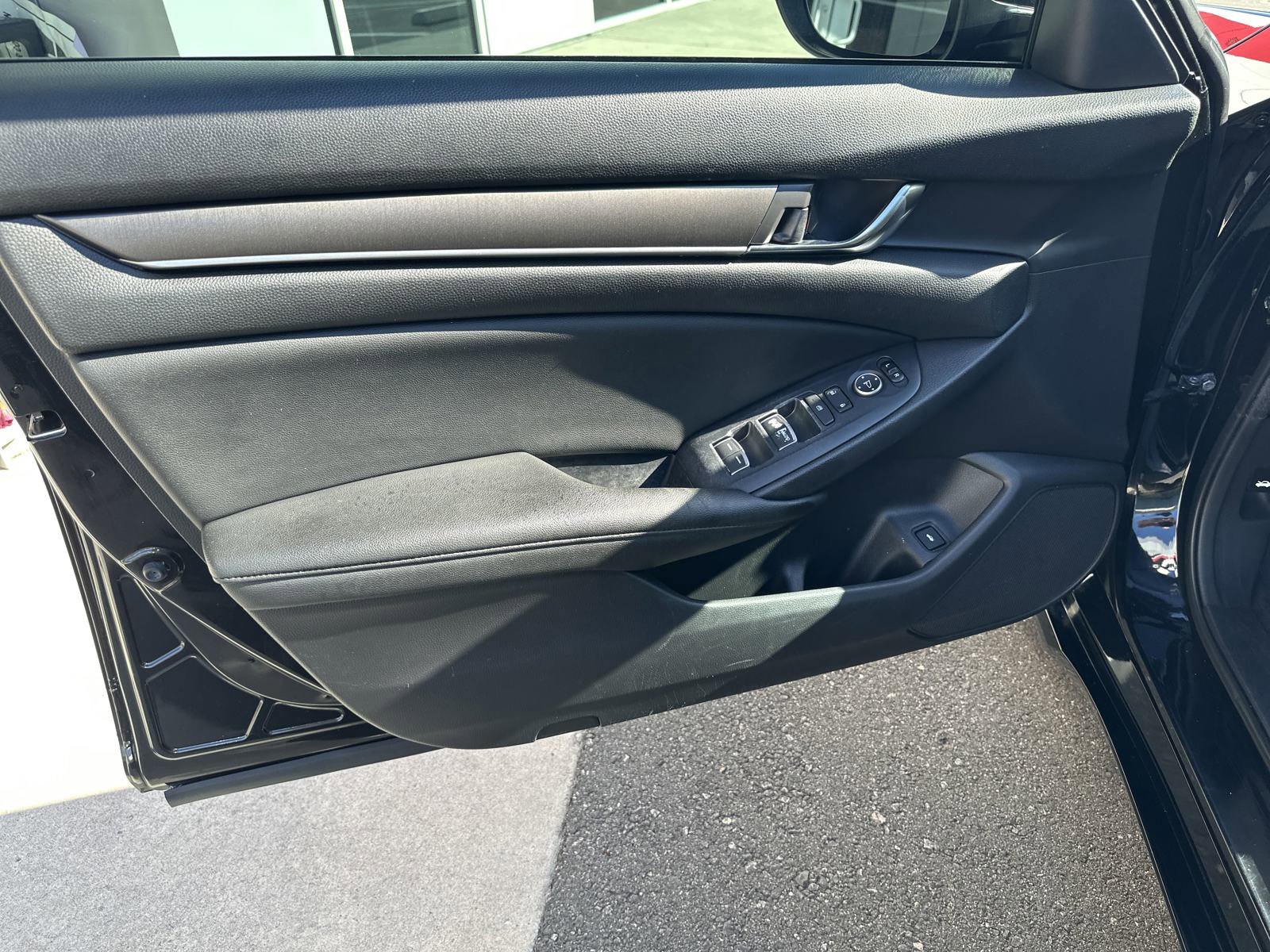 Used 2019 Honda Accord LX image 9