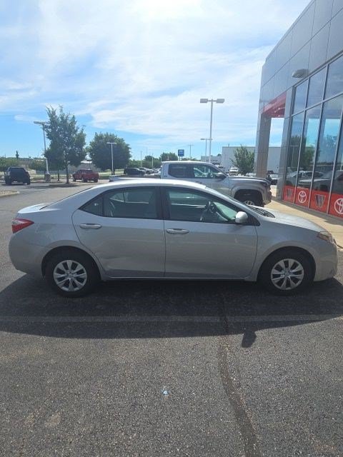 Used 2015 Toyota Corolla L FWD image 2