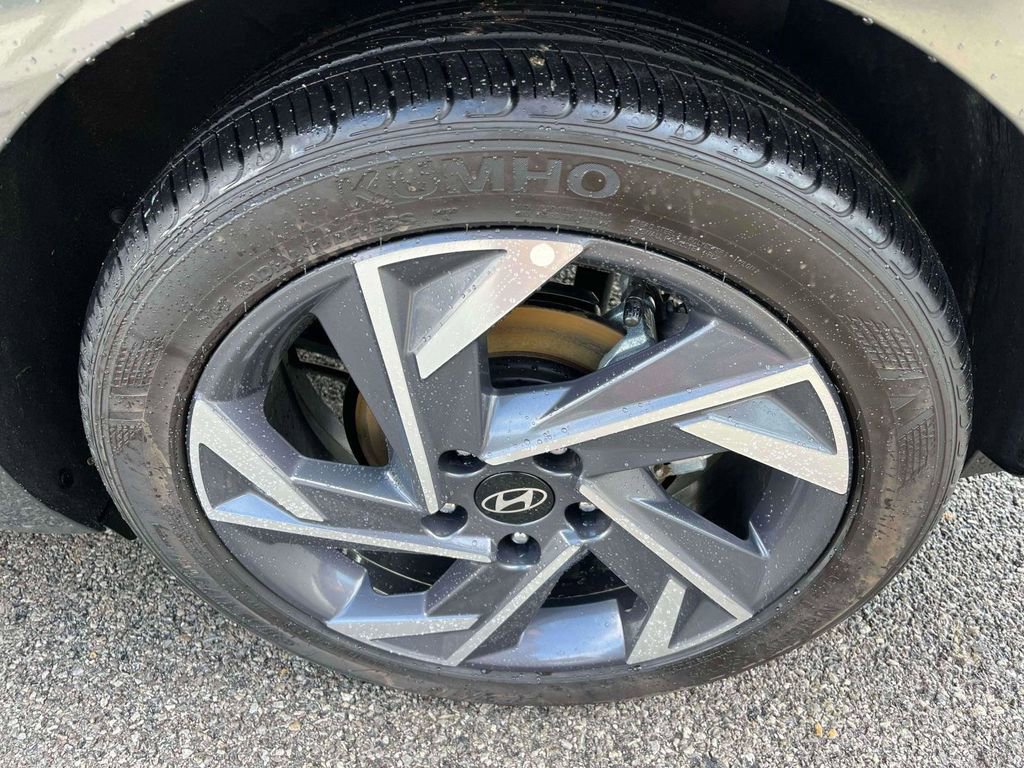 Used 2025 Hyundai Elantra Sport image 32