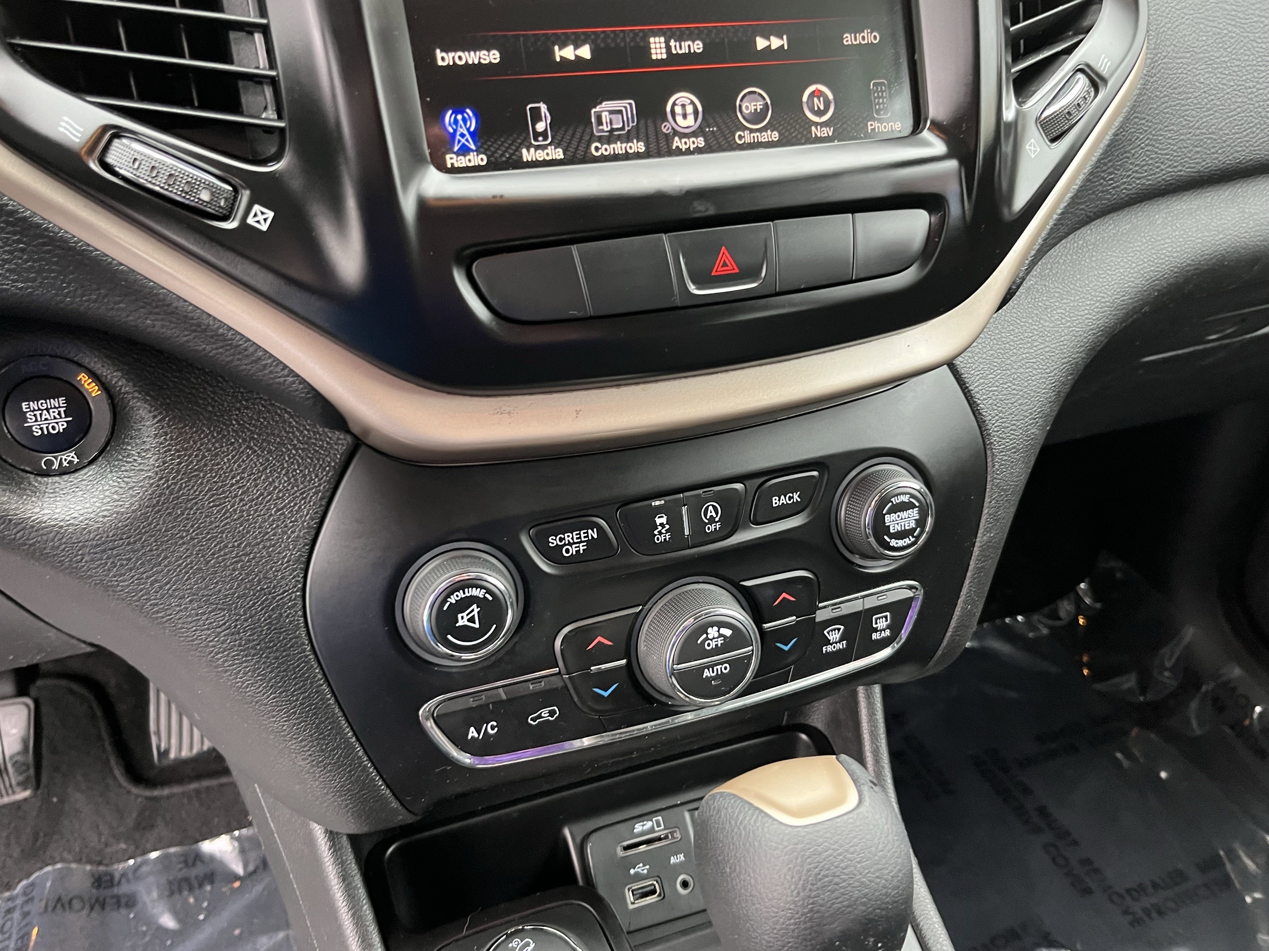 Used 2015 Jeep Cherokee Latitude w/ Comfort/Convenience Group image 21