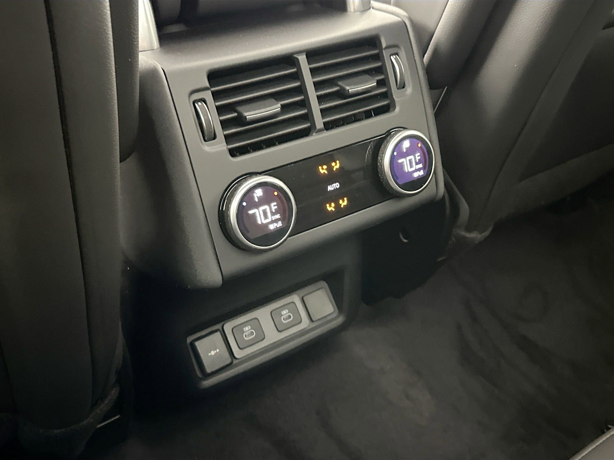 Used 2026 Land Rover Discovery Limited Edition image 24