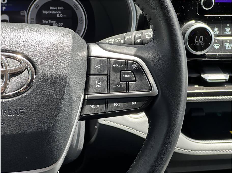 Used 2025 Toyota Highlander XSE AWD/4WD image 21