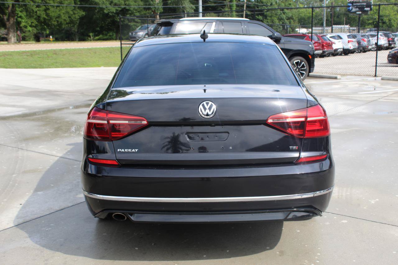 Used 2017 Volkswagen Passat 1.8T R-Line FWD image 10