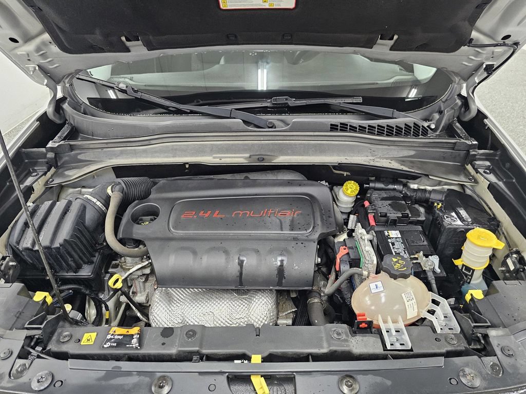 Used 2015 Jeep Renegade Latitude AWD/4WD image 11