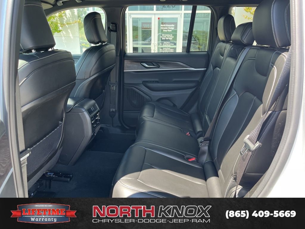 Used 2025 Jeep Grand Cherokee Limited AWD/4WD image 12