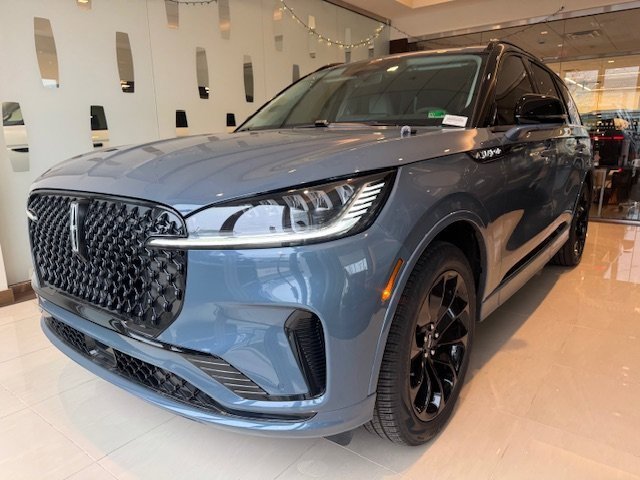 New 2026 Lincoln Aviator AWD w/ Jet Appearance Package