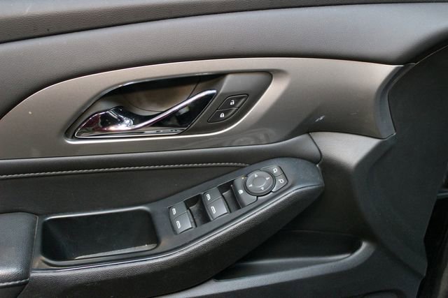Used 2023 Chevrolet Traverse LT FWD image 18