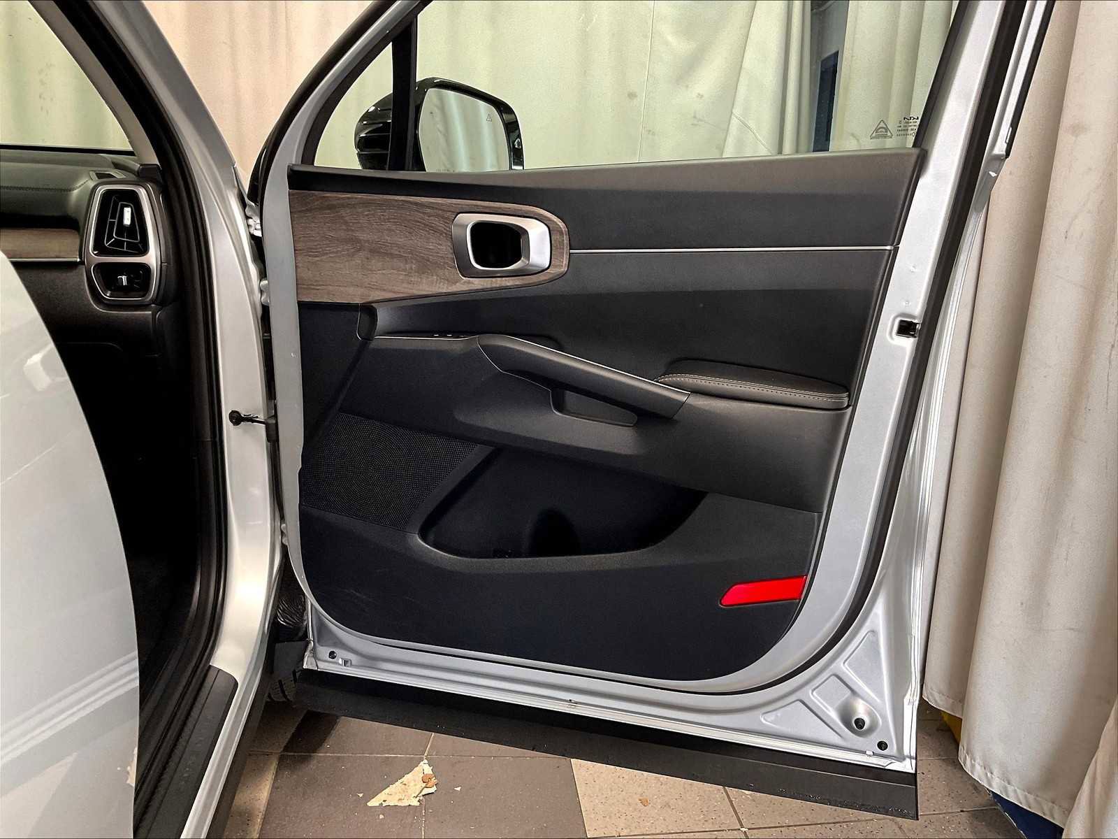 Used 2022 Kia Sorento S image 12