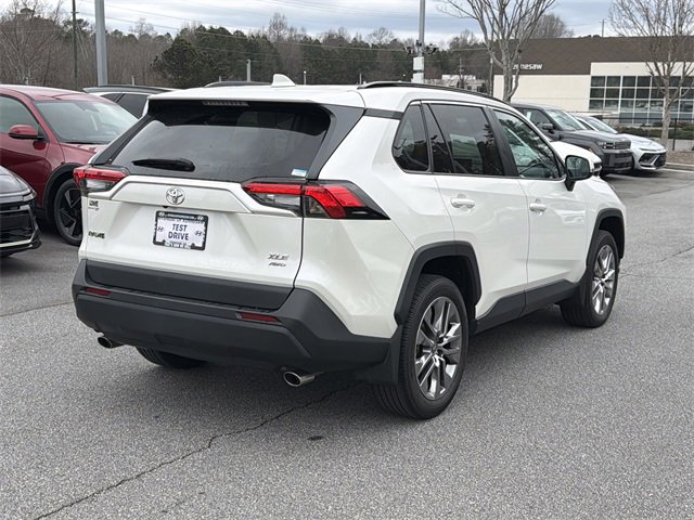 Used 2022 Toyota RAV4 XLE Premium image 7