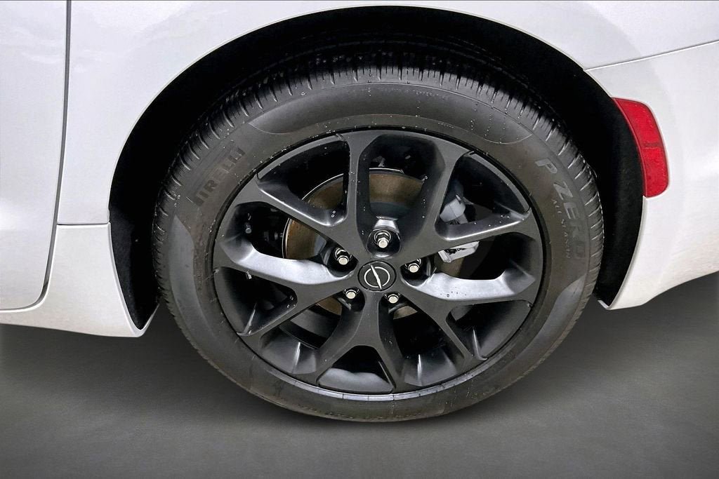 New 2026 Chrysler Pacifica Limited w/ S Appearance Package image 14