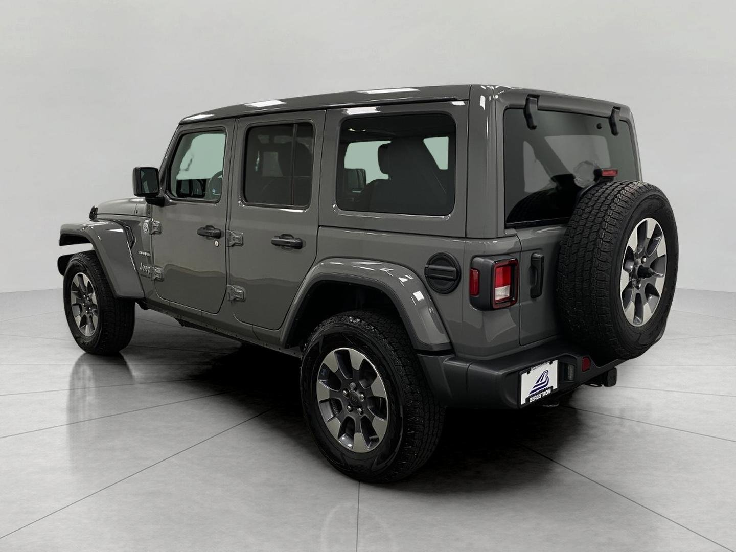 Used 2023 Jeep Wrangler Unlimited Sahara w/ Cold Weather Group AWD/4WD image 8