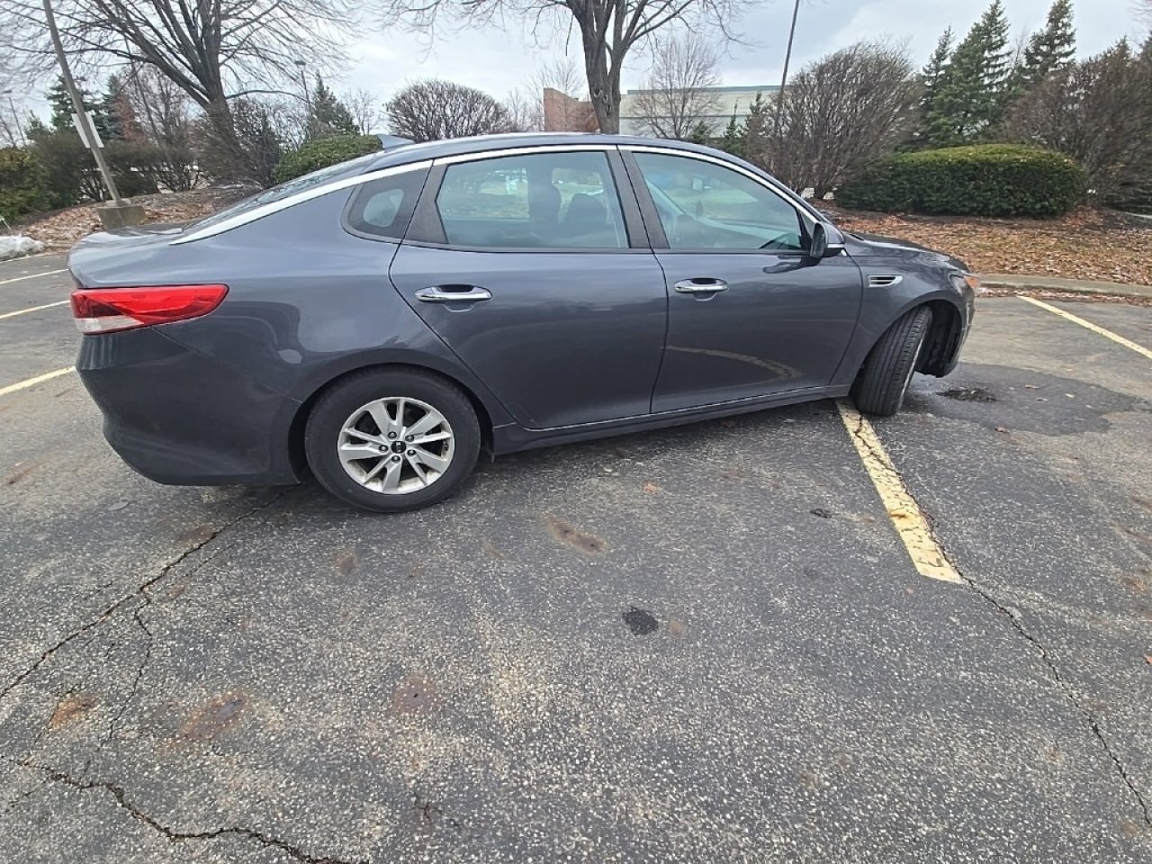 Used 2018 Kia Optima LX image 9