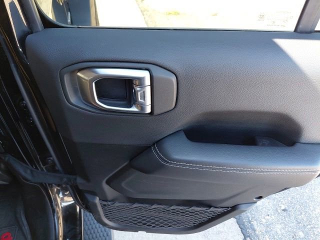 Used 2023 Jeep Wrangler Unlimited Sahara w/ Cold Weather Group AWD/4WD image 29