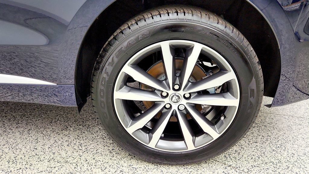 Used 2025 Jaguar F-PACE R-Dynamic S AWD/4WD image 9