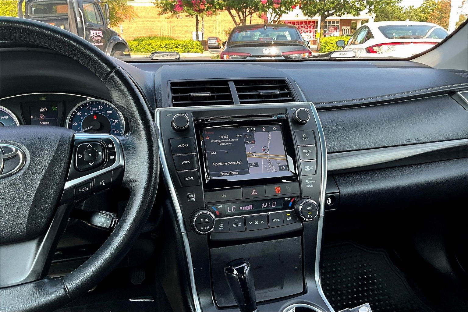 Used 2015 Toyota Camry XLE w/ Moonroof Package FWD image 6
