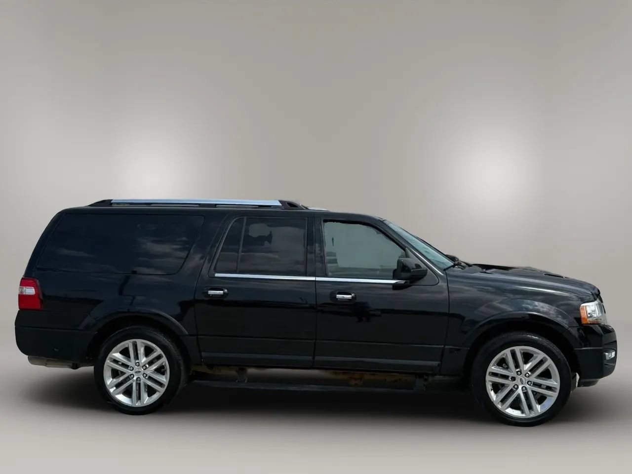 Used 2016 Ford Expedition EL Limited w/ Equipment Group 301A AWD/4WD image 9