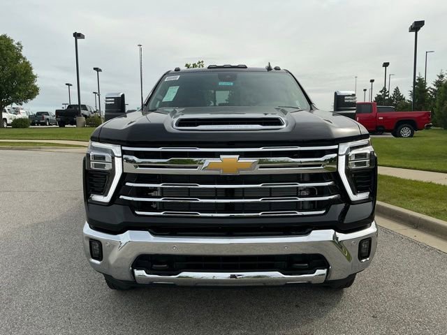 New 2026 Chevrolet Silverado 3500 LTZ w/ LTZ Plus Package AWD/4WD image 9