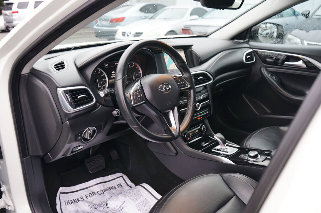 Used 2018 INFINITI QX30 Premium w/ Technology Package image 12