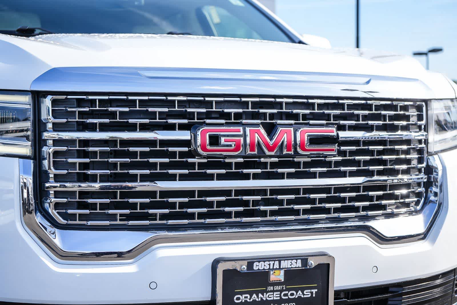Used 2023 GMC Acadia Denali AWD/4WD image 5