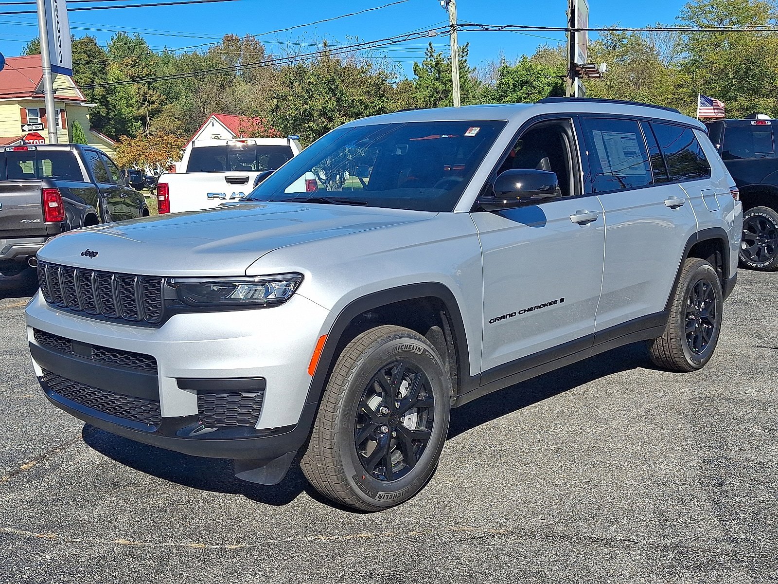 New 2025 Jeep Grand Cherokee L Altitude AWD/4WD image 3