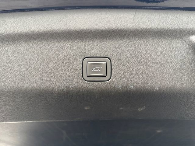 Used 2025 Chevrolet Suburban Z71 AWD/4WD image 39