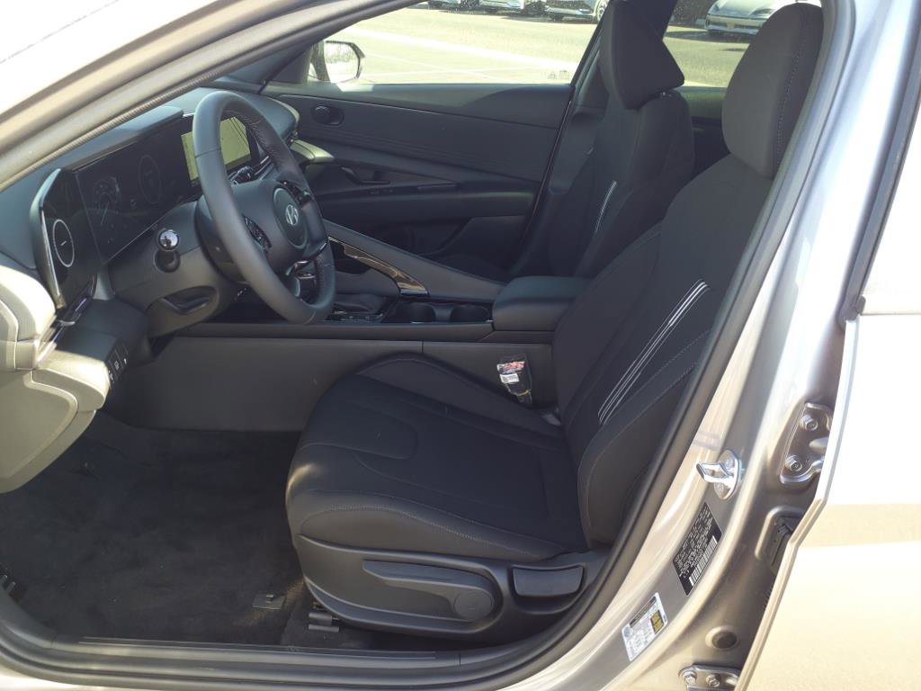 New 2025 Hyundai Elantra SEL FWD image 6