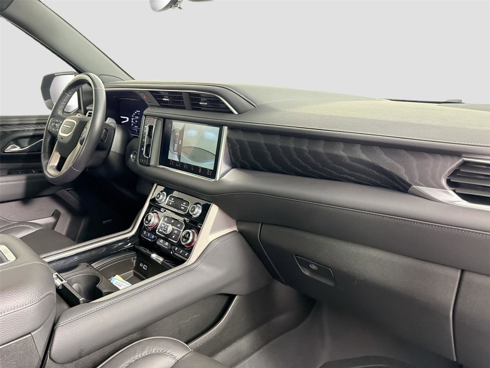 Used 2024 GMC Yukon XL Denali w/ Advanced Technology Package AWD/4WD image 32