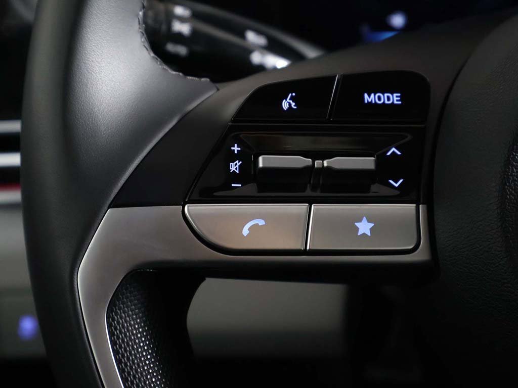 Certified 2025 Hyundai Elantra Limited image 41