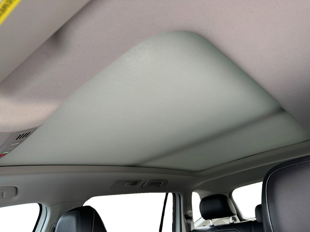 Used 2022 Volkswagen Tiguan SE AWD/4WD image 11