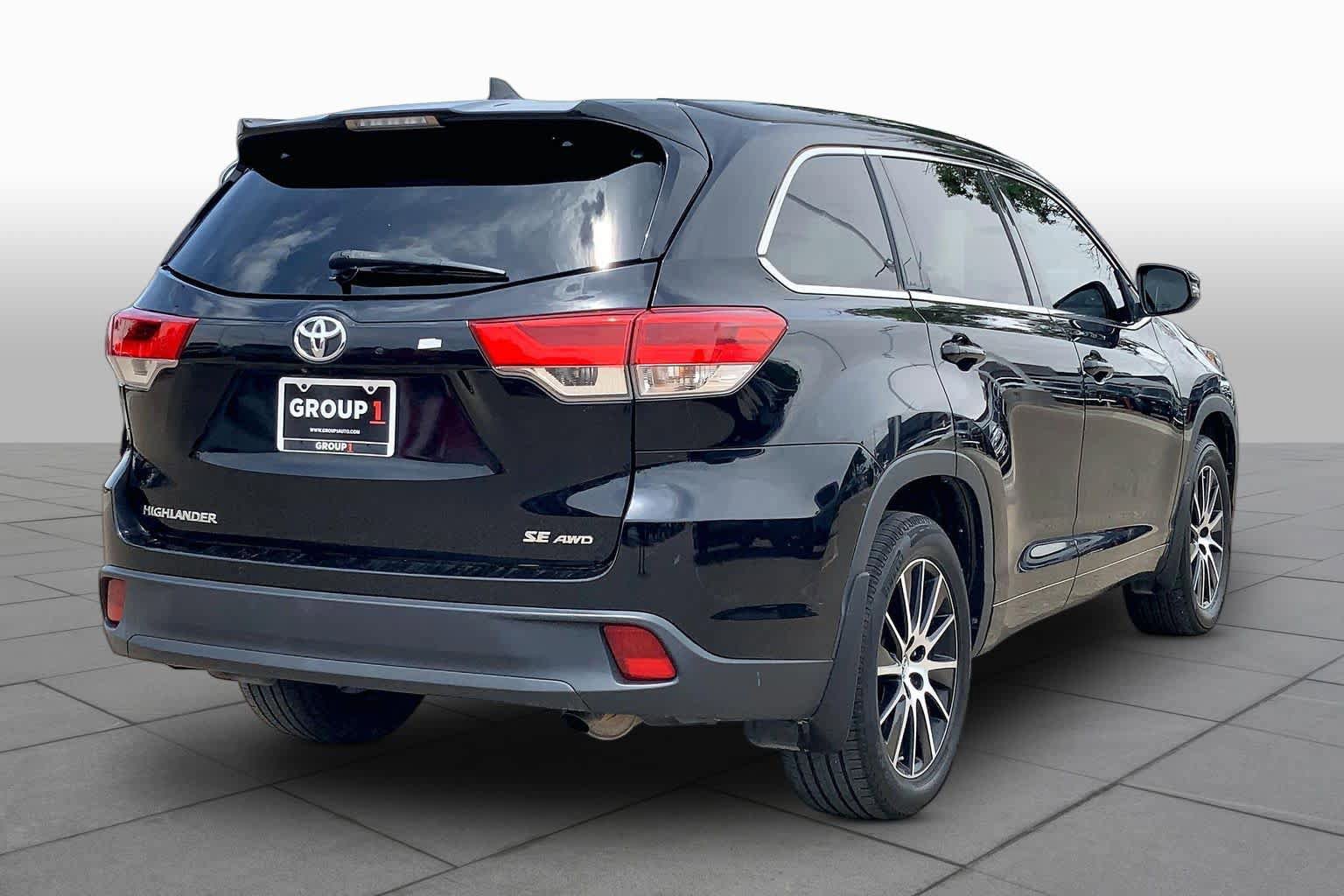 Used 2017 Toyota Highlander SE AWD/4WD image 13