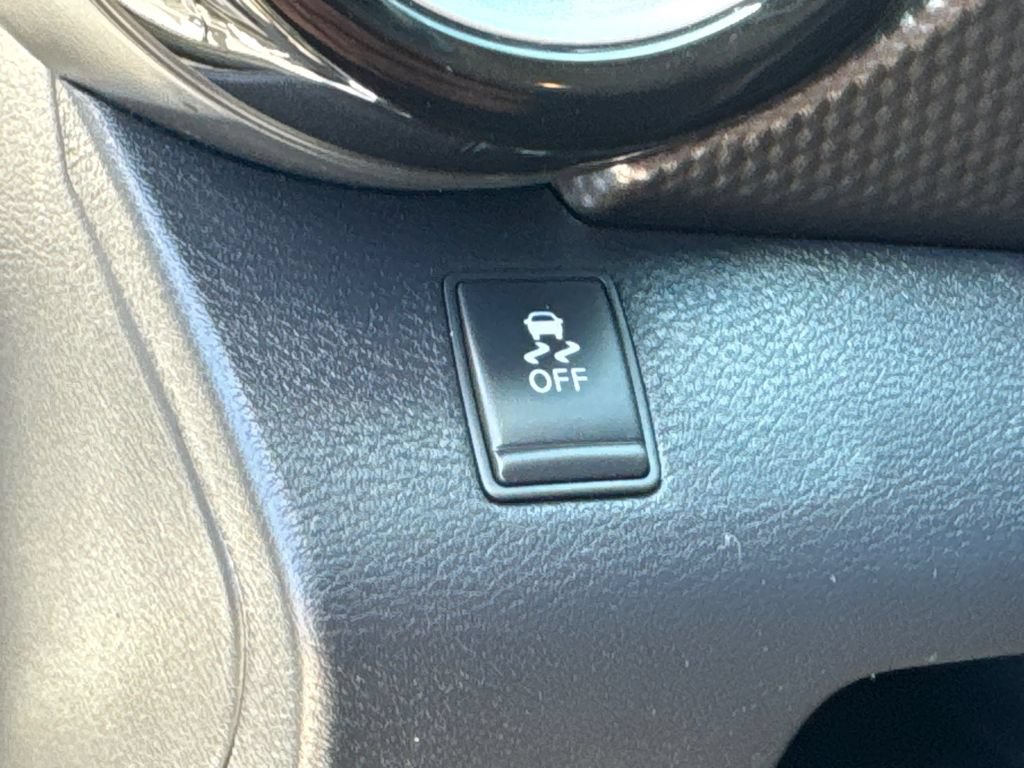 Used 2018 Nissan Kicks SV FWD image 26
