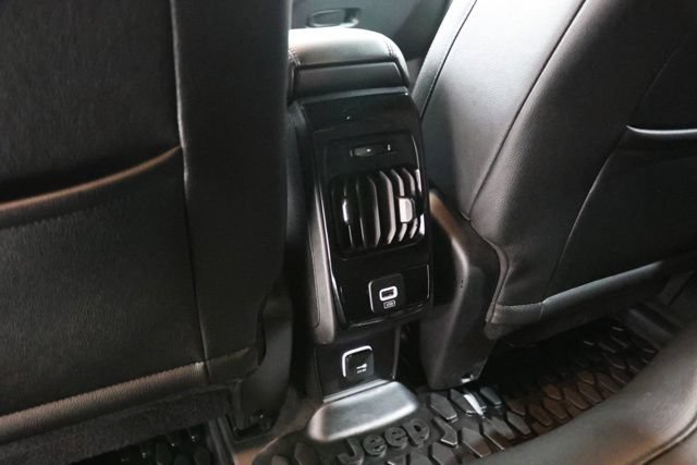 Used 2024 Jeep Compass Latitude w/ Convenience Group AWD/4WD image 30